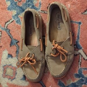 GUC soft tan leather and coral Sperry top sider boat shoes